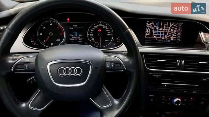 Седан Audi A4 2012 в Ужгороді