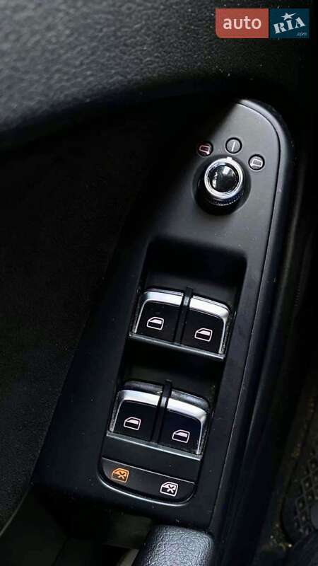 Седан Audi A4 2012 в Ужгороді