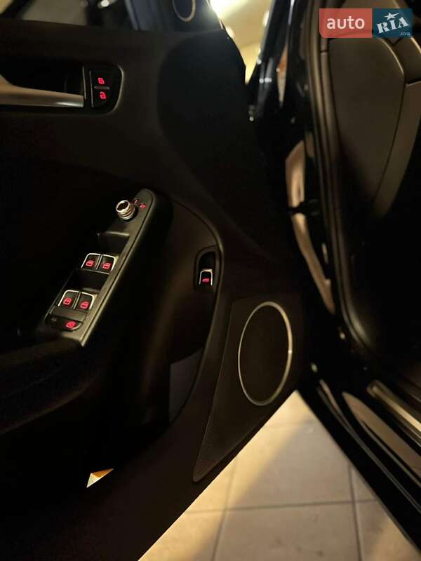 Седан Audi A4 2012 в Ужгороді