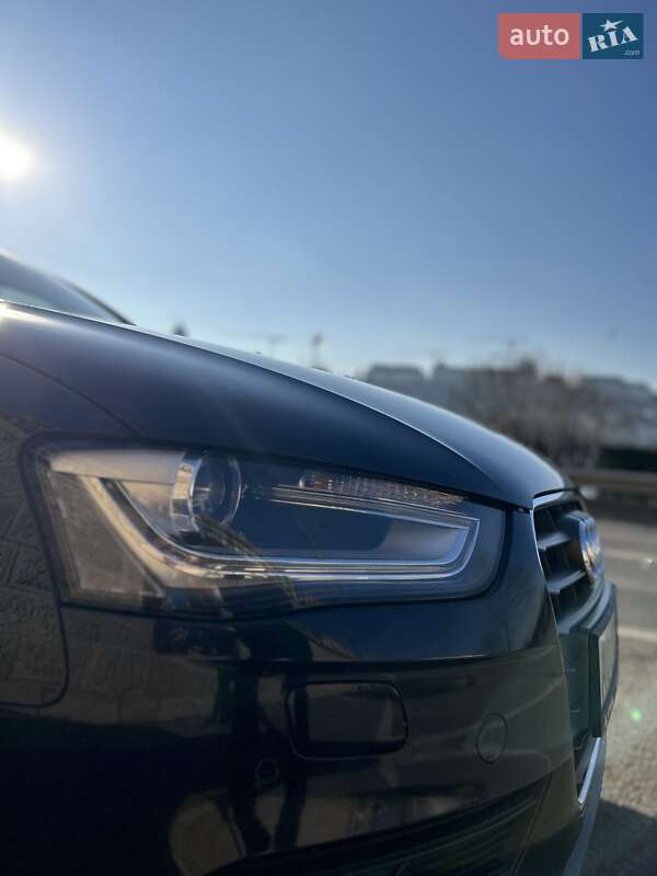 Седан Audi A4 2012 в Ужгороді