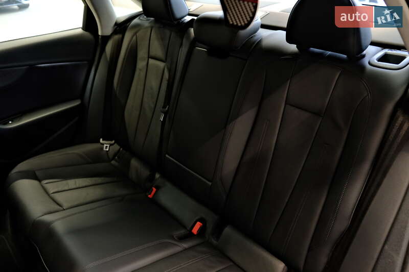 Седан Audi A4 2017 в Одесі