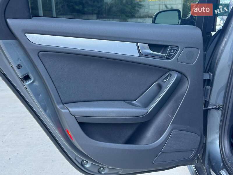 Седан Audi A4 2012 в Києві