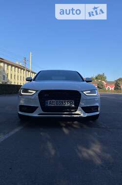 Седан Audi A4 2013 в Кам'янському