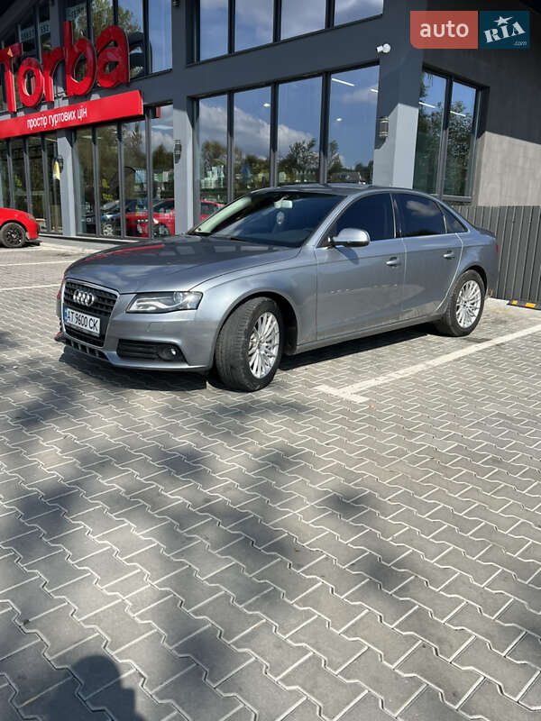 Седан Audi A4 2010 в Косові