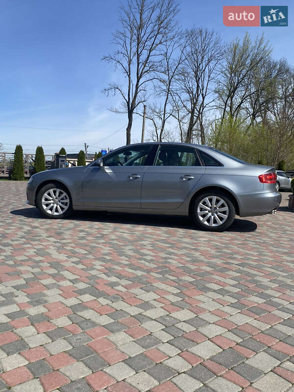 Седан Audi A4 2010 в Косові