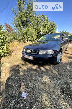 Седан Audi A4 1996 в Славянске