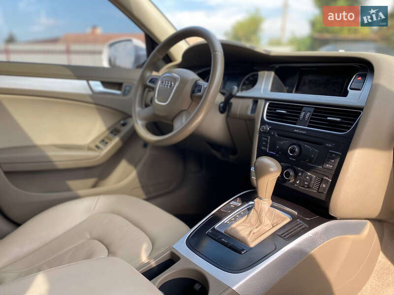 Седан Audi A4 2011 в Кривом Роге