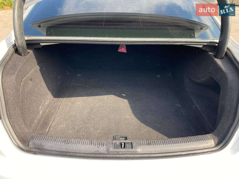 Седан Audi A4 2011 в Кривом Роге