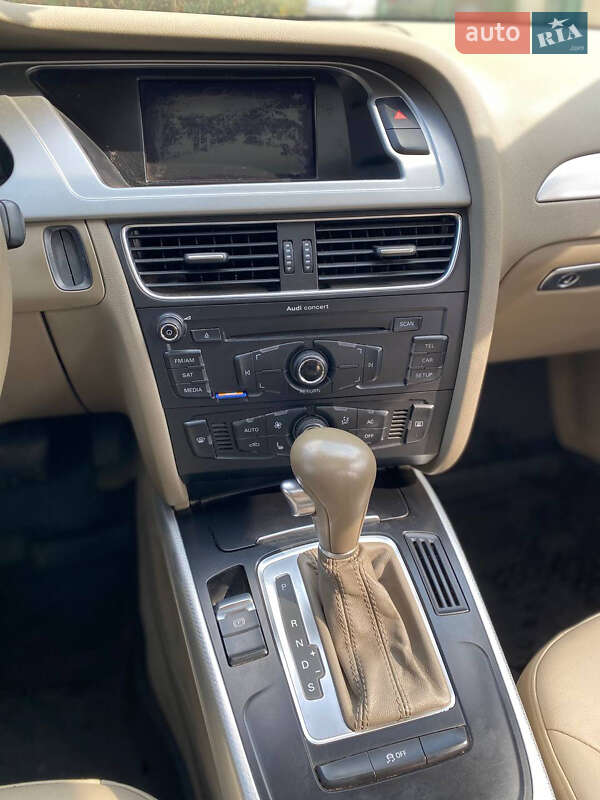 Седан Audi A4 2011 в Кривом Роге