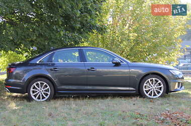 Седан Audi A4 2019 в 