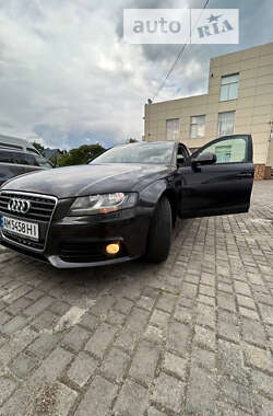 Седан Audi A4 2010 в Звягеле