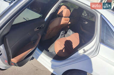 Седан Audi A4 2020 в 