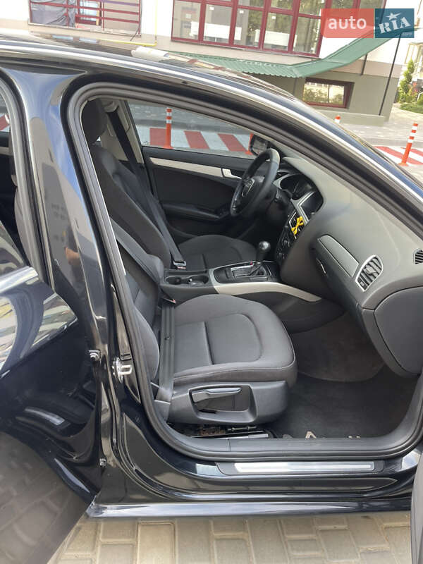 Седан Audi A4 2010 в Одесі