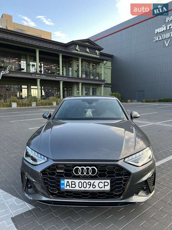 Седан Audi A4 2023 в 