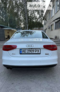 Седан Audi A4 2015 в 