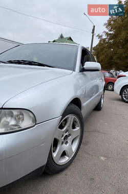 Седан Audi A4 2000 в Олевске