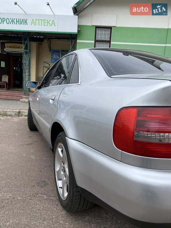 Седан Audi A4 2000 в Олевске