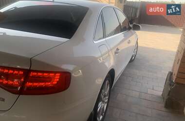 Седан Audi A4 2010 в Макарове