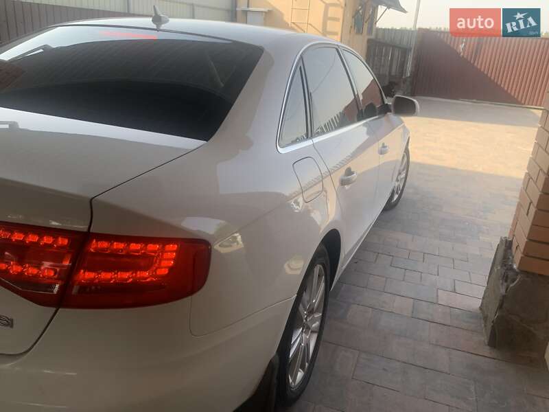 Седан Audi A4 2010 в Макарові