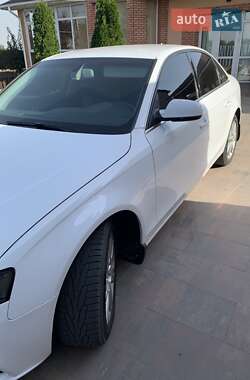 Седан Audi A4 2010 в Макарове