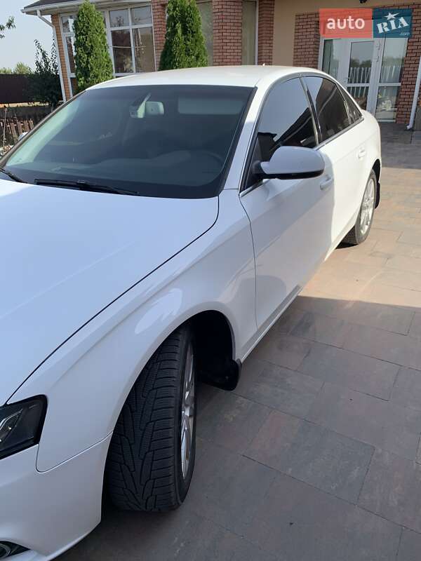 Седан Audi A4 2010 в Макарові