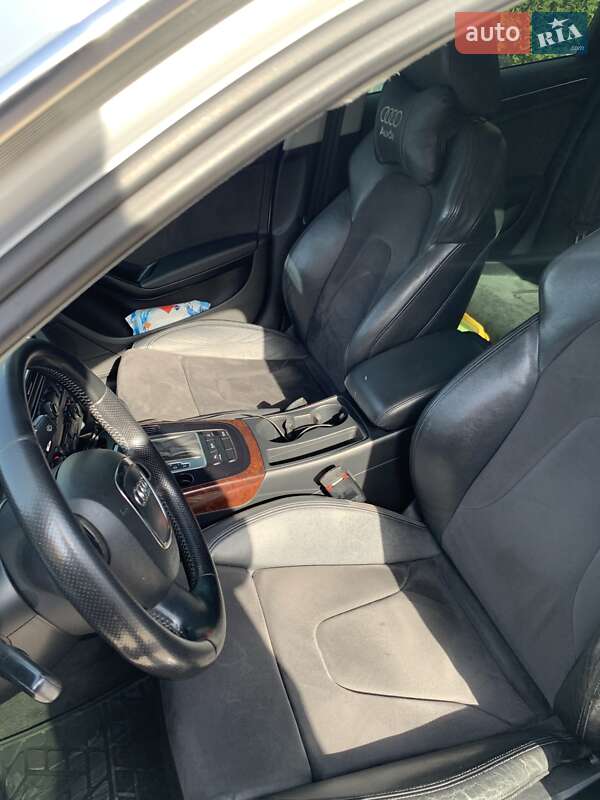 Седан Audi A4 2010 в Макарові