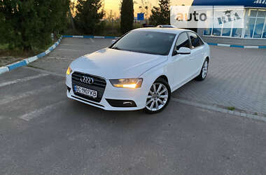 Седан Audi A4 2013 в Львове