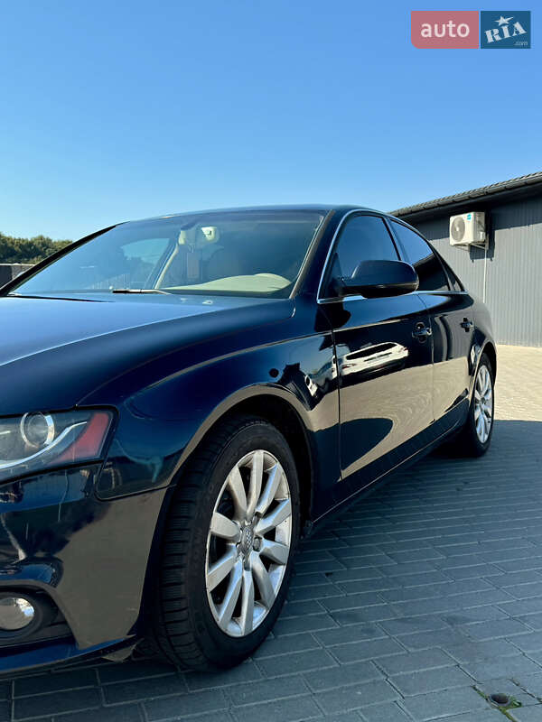 Седан Audi A4 2010 в Львове