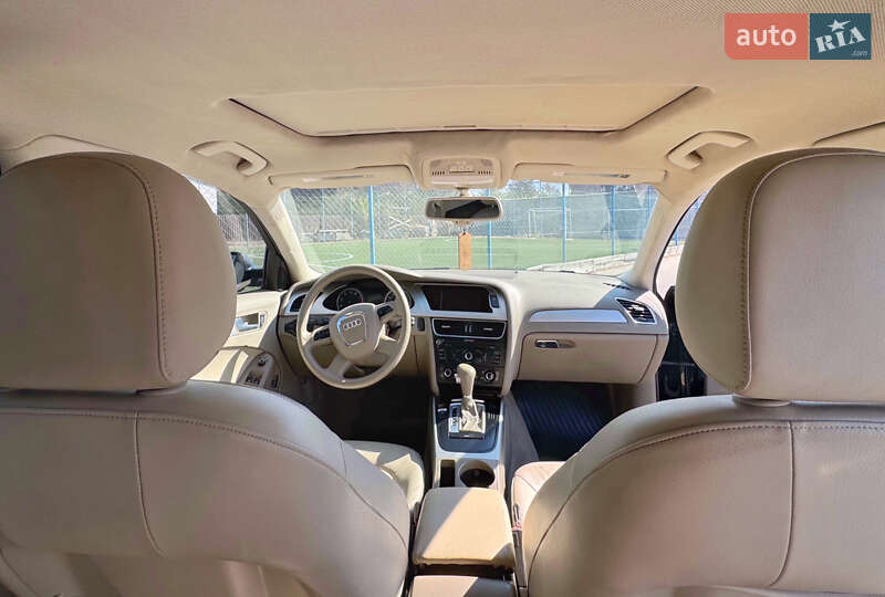 Седан Audi A4 2010 в Львове