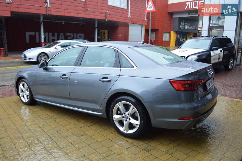 Седан Audi A4 2016 в Львове