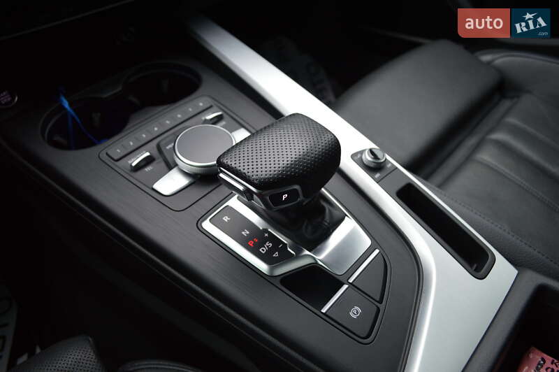 Седан Audi A4 2016 в Львове