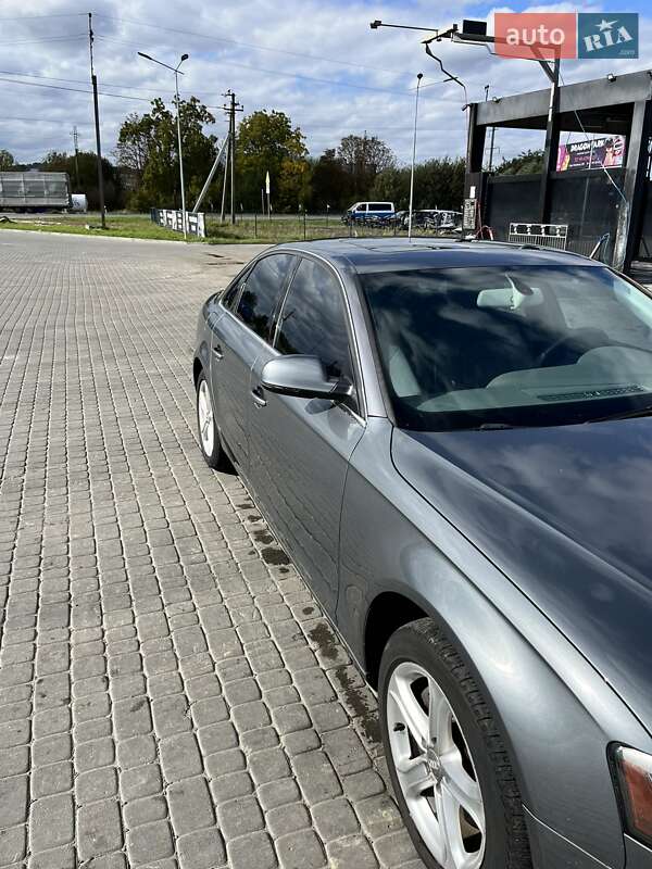 Седан Audi A4 2012 в Львове