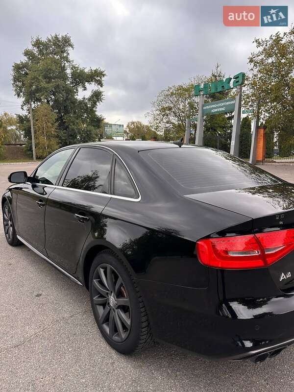 Седан Audi A4 2013 в Олександрії