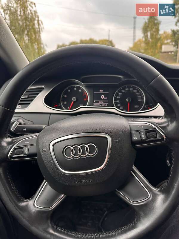 Седан Audi A4 2013 в Олександрії