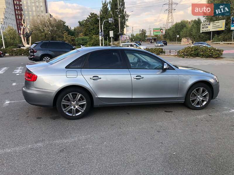 Седан Audi A4 2010 в Вышгороде