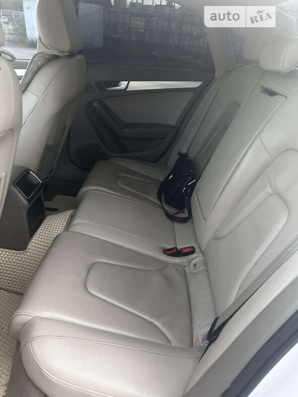 Седан Audi A4 2012 в Ровно