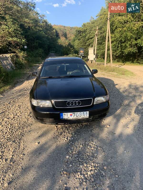 Седан Audi A4 1997 в Хусте