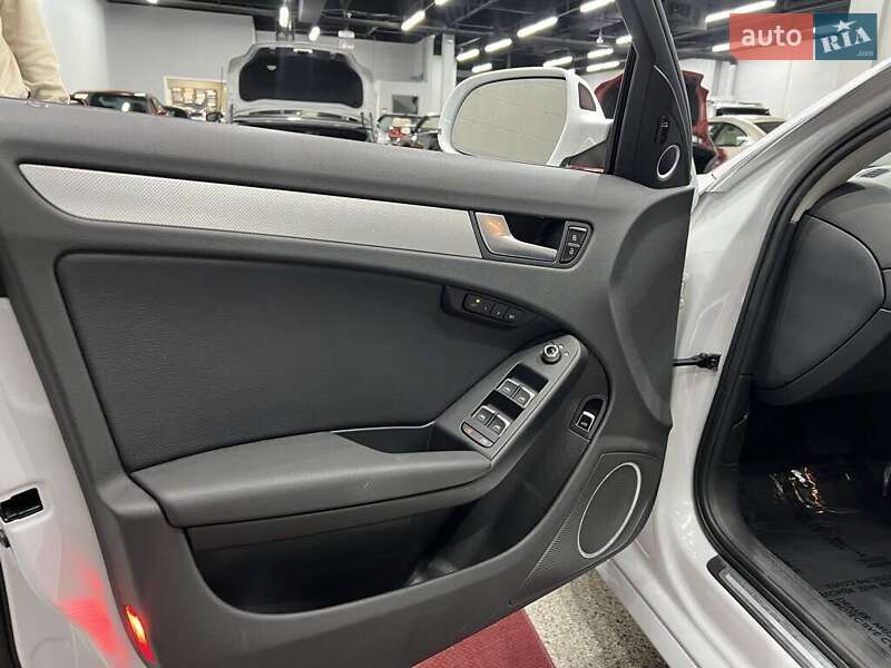 Седан Audi A4 2014 в Львове