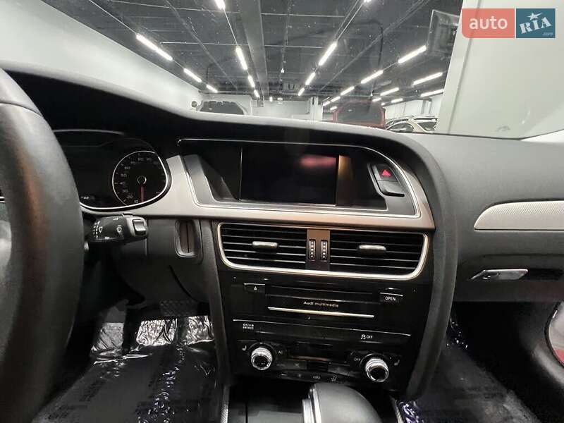 Седан Audi A4 2014 в Львове