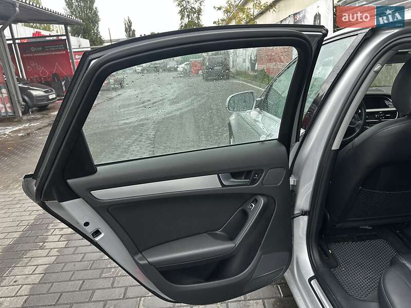 Седан Audi A4 2012 в Києві