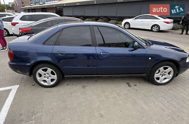 Седан Audi A4 1996 в 