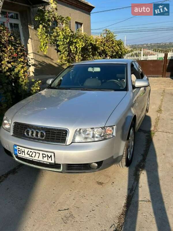 Седан Audi A4 2003 в Виноградовке