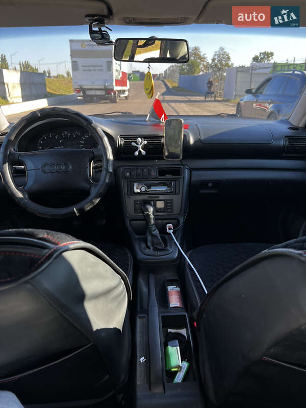 Седан Audi A4 1995 в Києві