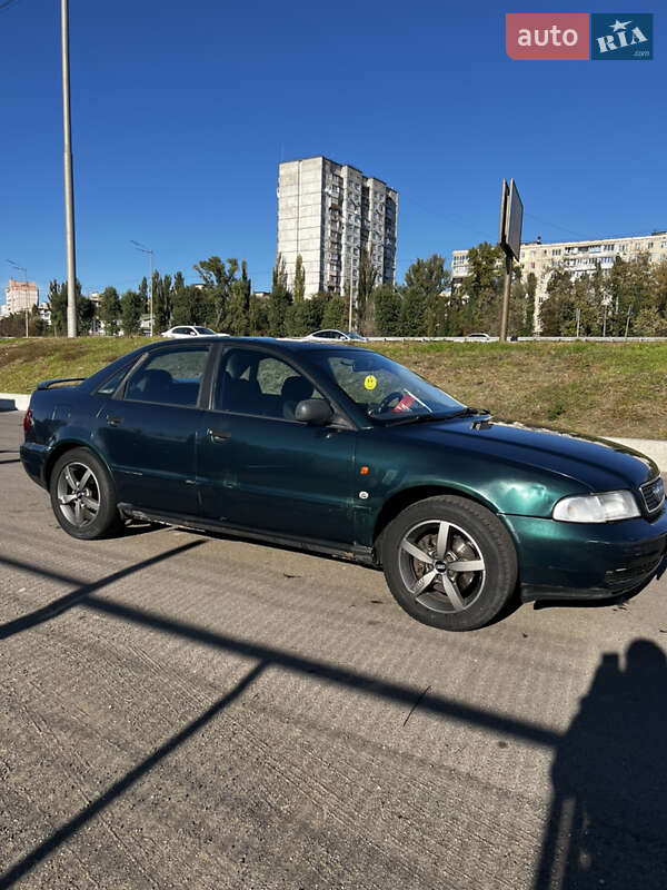 Седан Audi A4 1995 в Києві