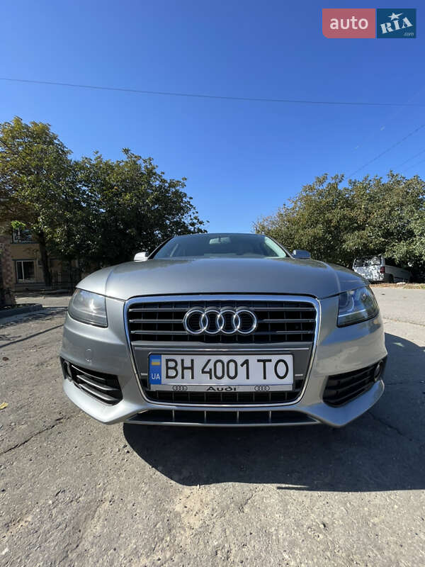 Седан Audi A4 2011 в Великій Михайлівці
