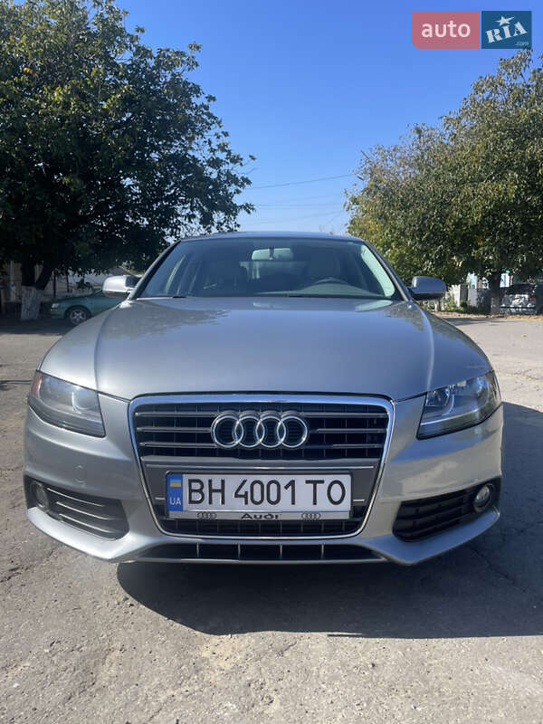 Седан Audi A4 2011 в Великій Михайлівці