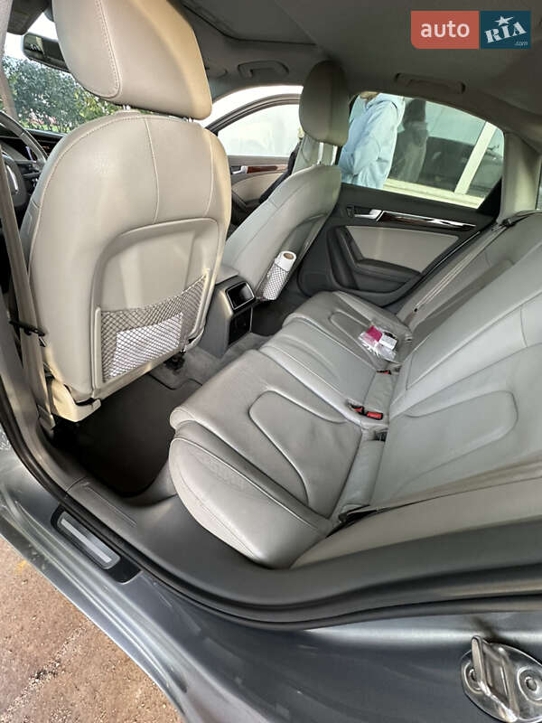 Седан Audi A4 2011 в Великій Михайлівці