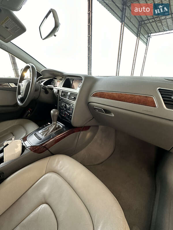Седан Audi A4 2011 в Великій Михайлівці
