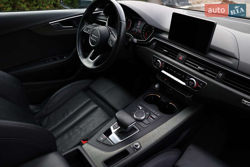 Седан Audi A4 2018 в Луцке