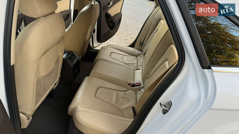 Седан Audi A4 2015 в Виннице
